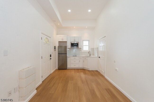 Building Photo - 73 Clinton Pl