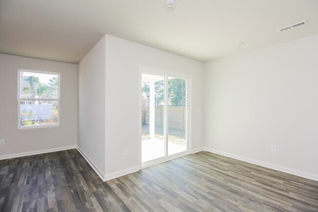 Foto del edificio - 2183 Bayside St SW