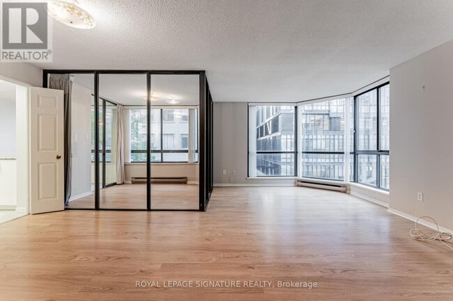Photo du bâtiment - 280 Simcoe St