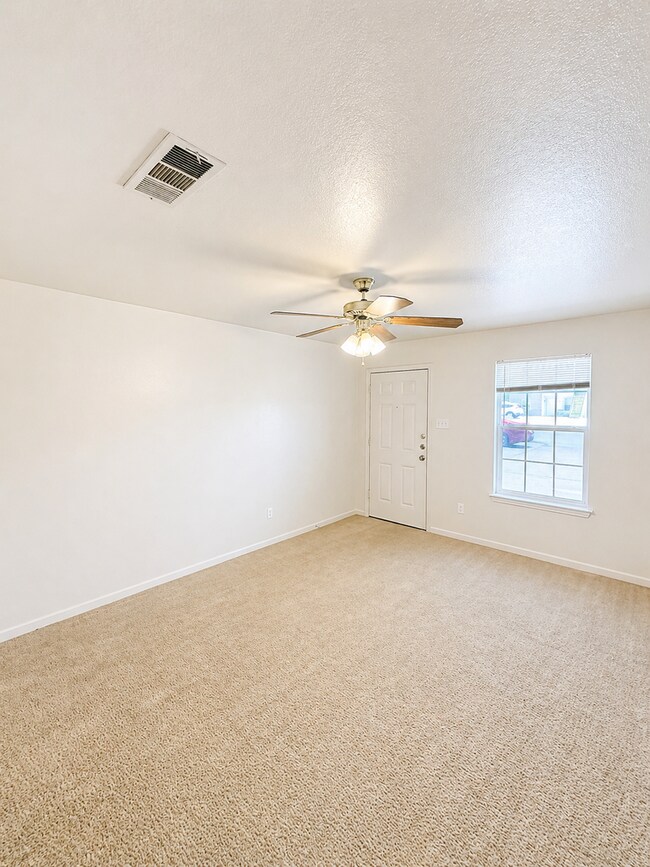 Foto del edificio - AVAILABLE MID JUNE; APPLY TODAY ON OUR WEBSITE!!!