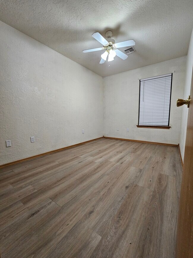 Foto del edificio - 1905 SW E Ave