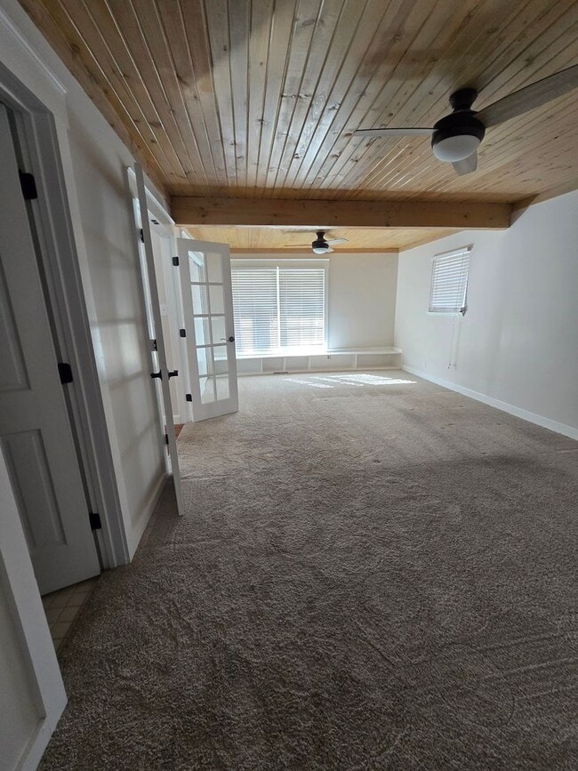 Building Photo - 3105 N Lawndale Ave