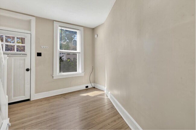 Building Photo - 245 New Holland Ave