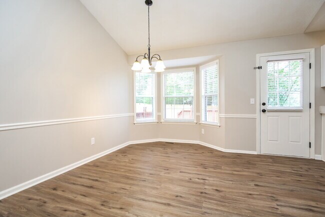 Building Photo - 300 Southlake Dr