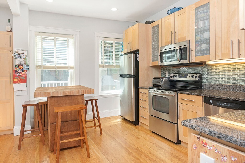 Primary Photo - 24 Montgomery St