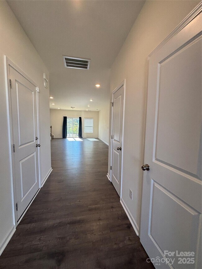 Foto del edificio - 2773 Yeager Dr NW