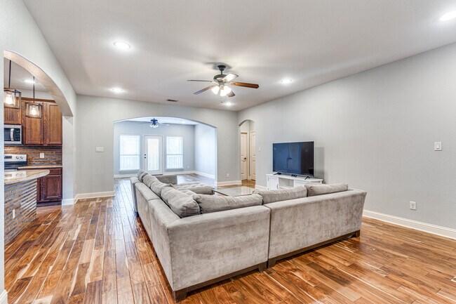 Building Photo - 2712 Merida Ave