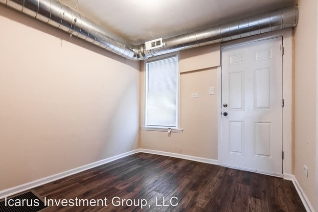 Building Photo - 3453 S Prairie Ave