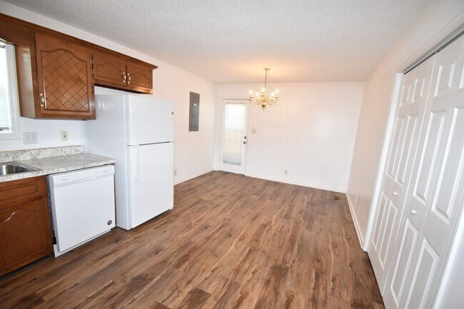 Foto del edificio - 3 Bedroom Home For Rent Near Post!