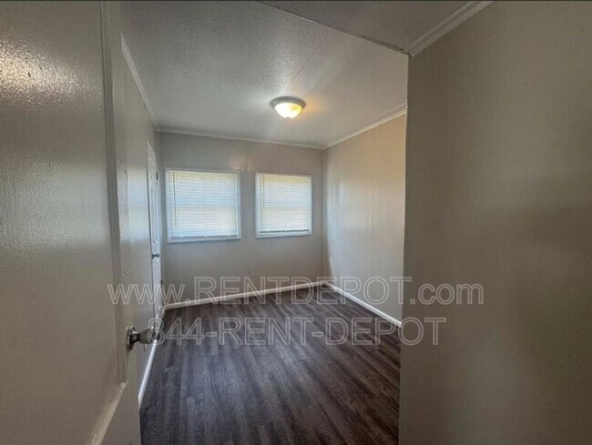 Foto del edificio - 1513 SE Riverside Dr