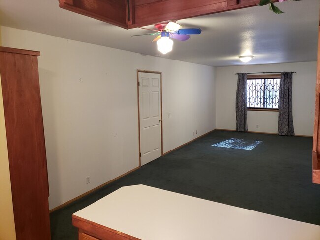 Building Photo - Quaint Apartment w/ Privacy in the Mountains