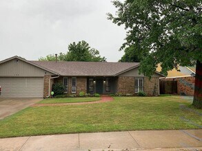 Building Photo - 156 E Parkland Dr