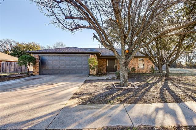 Foto principal - 305 Bentley Dr