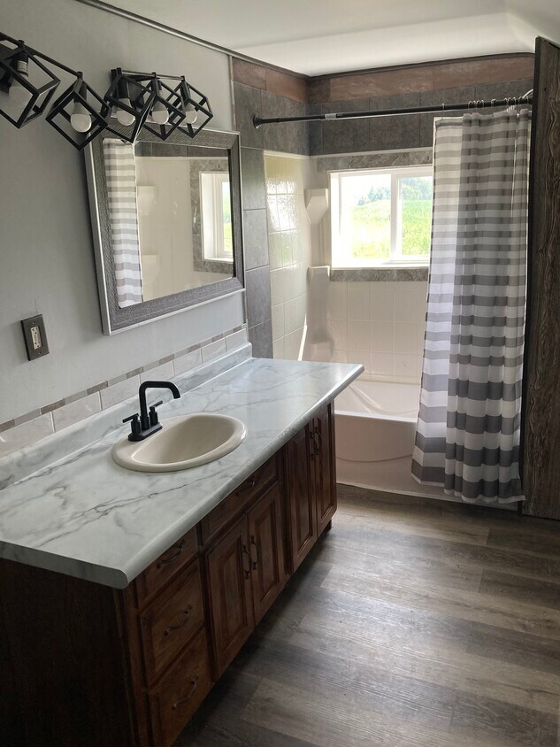 Foto principal - 12319 Hilltop Rd