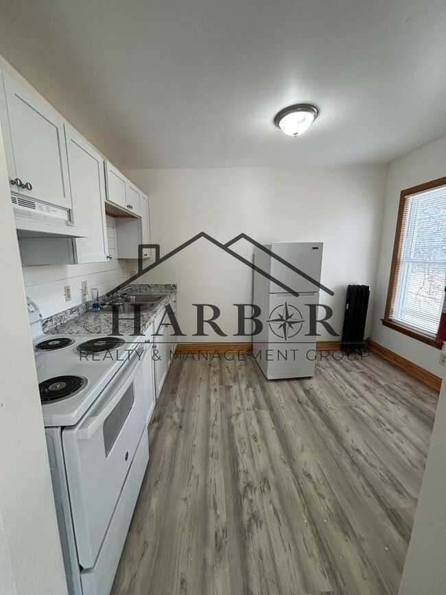 Building Photo - $250 Gift Card Move in Special