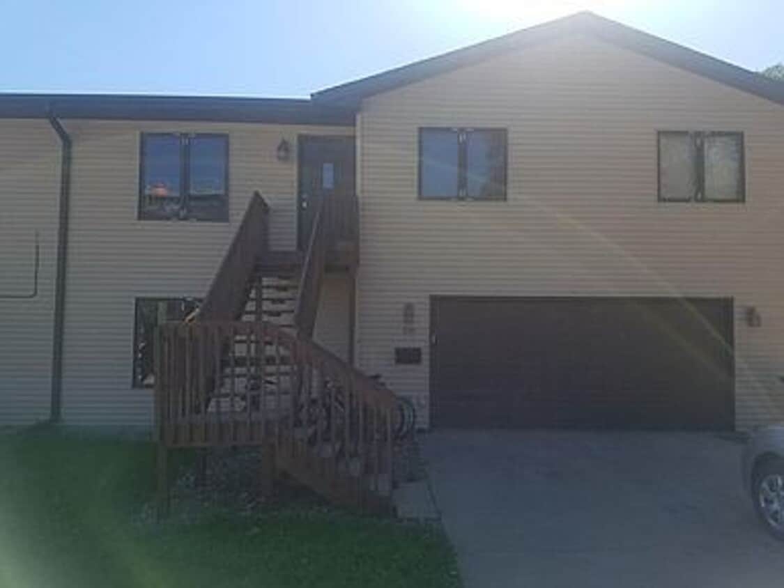 4 Bed 2 bath near Riverside Drive - 4 Bed 2 bath near Riverside Drive