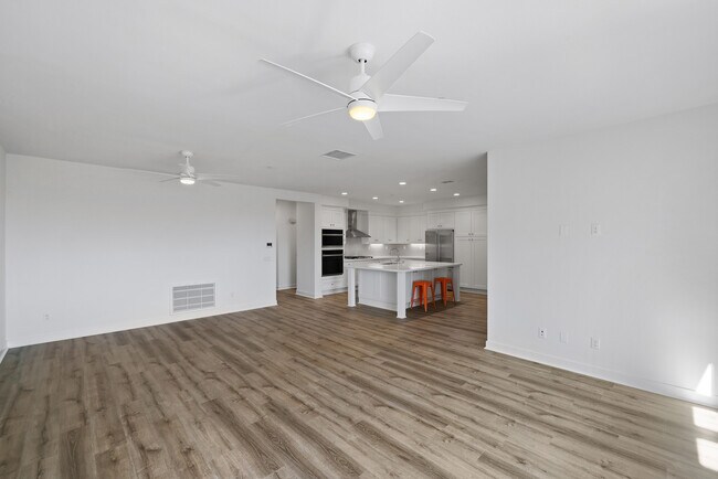 Building Photo - 3187 Doheny Way
