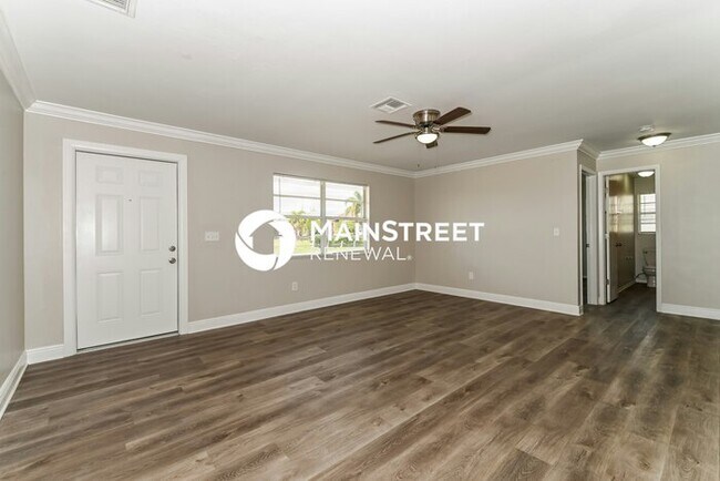 Foto del edificio - 3 Bedroom Pet-Friendly Home in CAPE CORAL,...