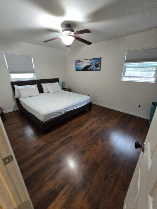 Master Bedroom 2 with King Size Bed - 2645 Garnet Ave