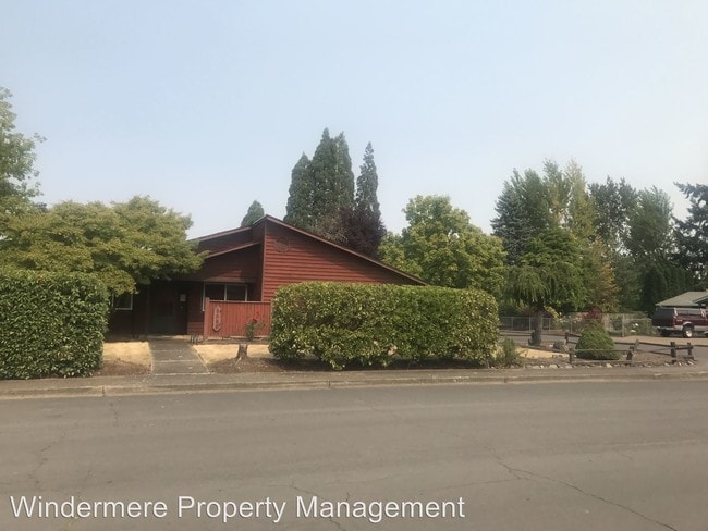 Building Photo - 3 br, 1 bath House - 2538 SE Thompson St.