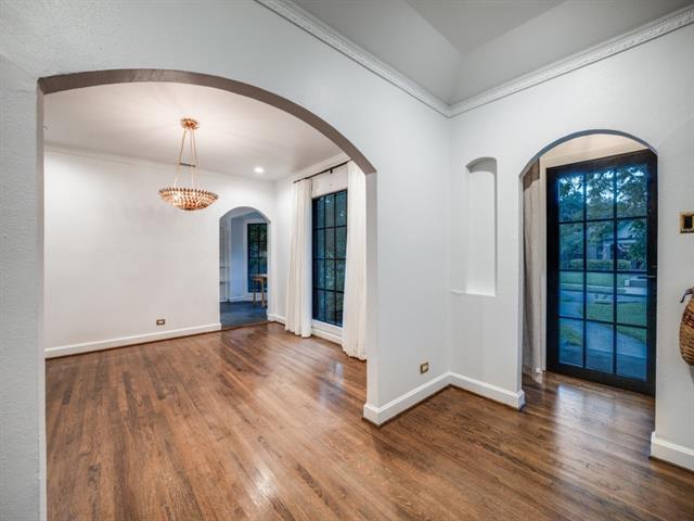 Foto del edificio - 6948 Clayton Ave