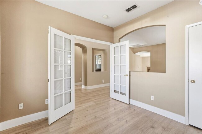 Foto del edificio - 3424 Babson Dr