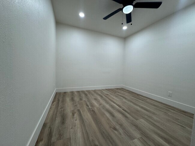 Foto del edificio - 2520 Kellogg Park Dr