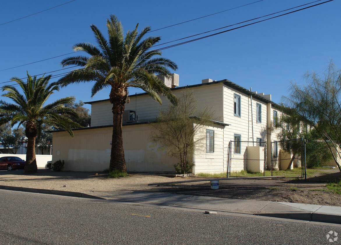 Building Photo - Sunset Manor