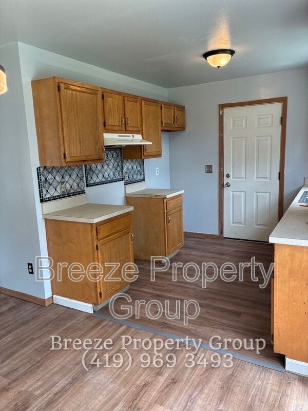 Building Photo - 731 Parmalee Ave