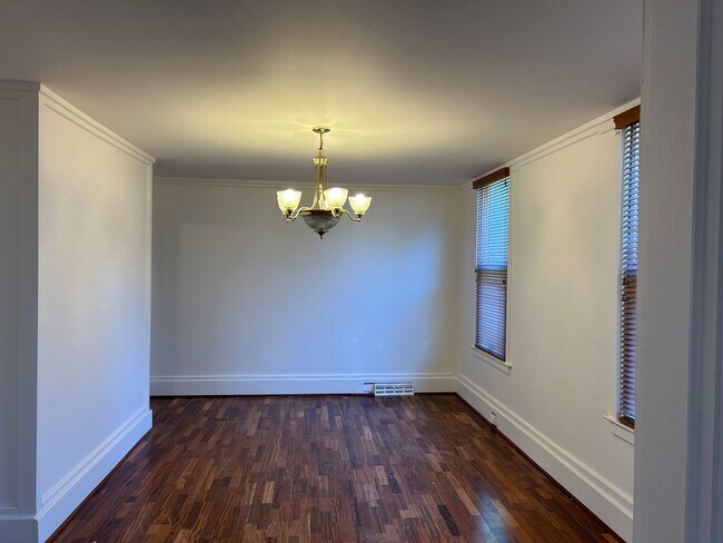 Foto del edificio - Charming 4-Bedroom Home in North Highland ...