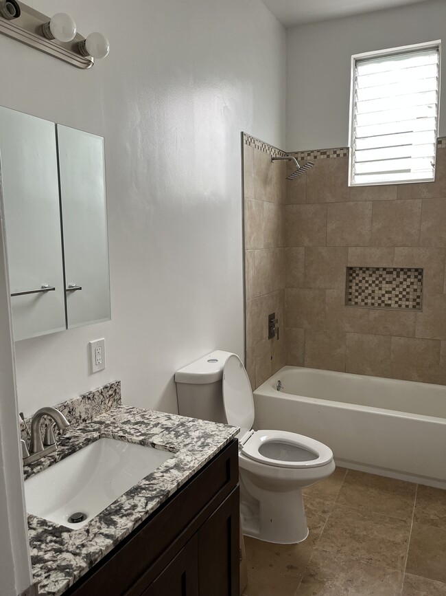 Bathroom - 1474 Innes Ave