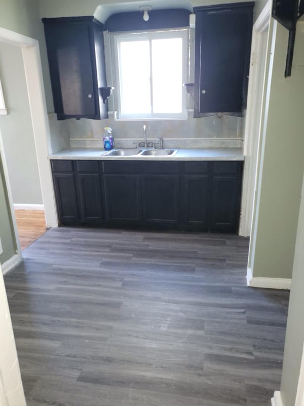 Building Photo - 19343 Riopelle St