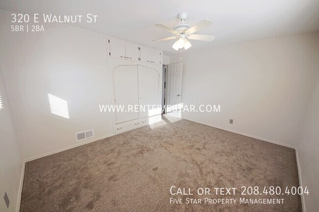 Building Photo - Beautiful Brick Home! Visit rentfivestar.c...