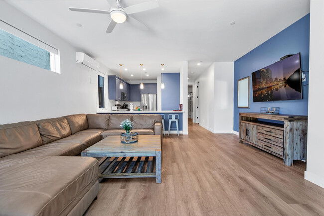 Building Photo - 721 Island Ct