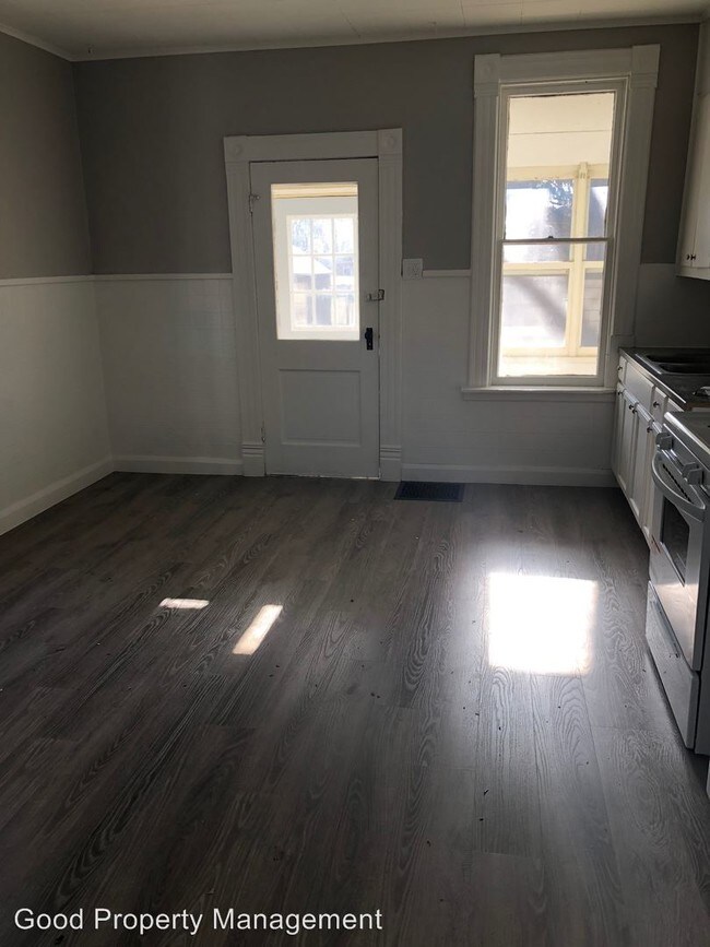 Foto del edificio - 1335 W 8th St