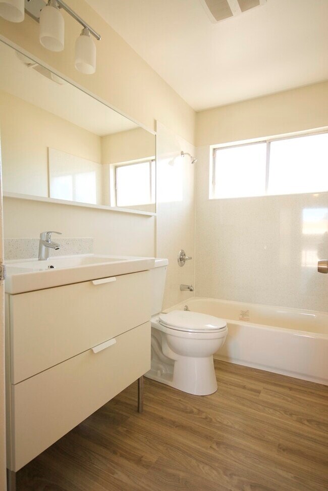 Building Photo - 550 North Fair Oaks Avenue, Unit 15