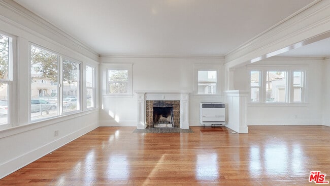 Building Photo - 1436 S Norton Ave