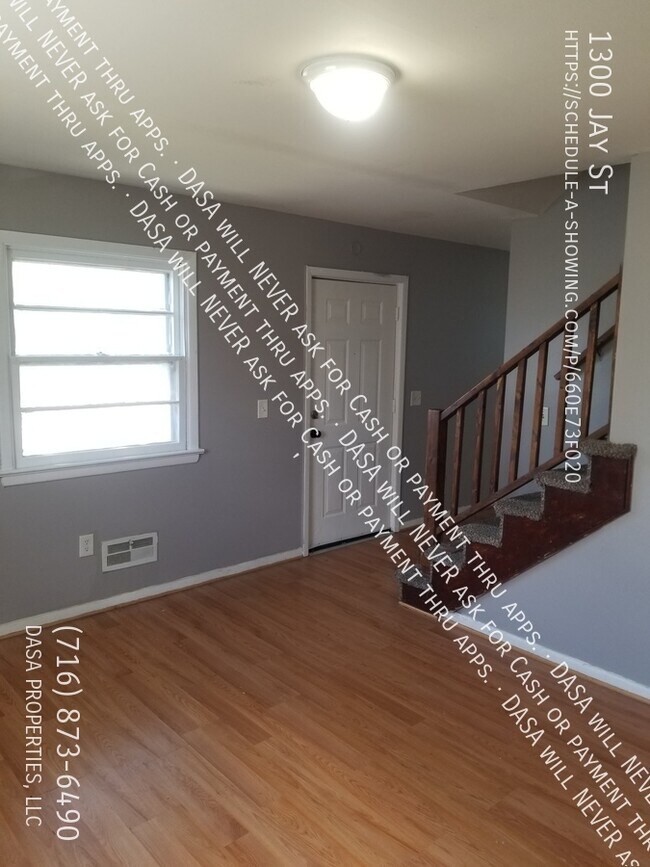 Building Photo - 1300 Jay House - 3 Bed / 2 Bath