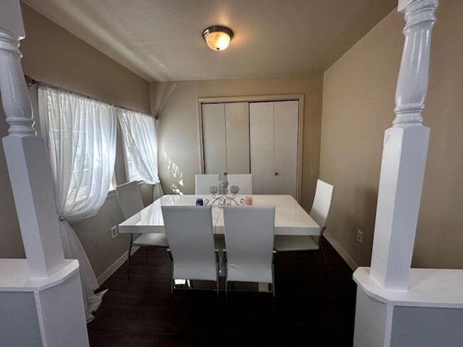 Foto del edificio - Beautifly remodeled 3bed 2bath Fully Furni...