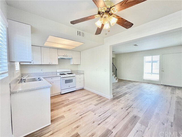 Building Photo - 2411 S Ridgewood Dr
