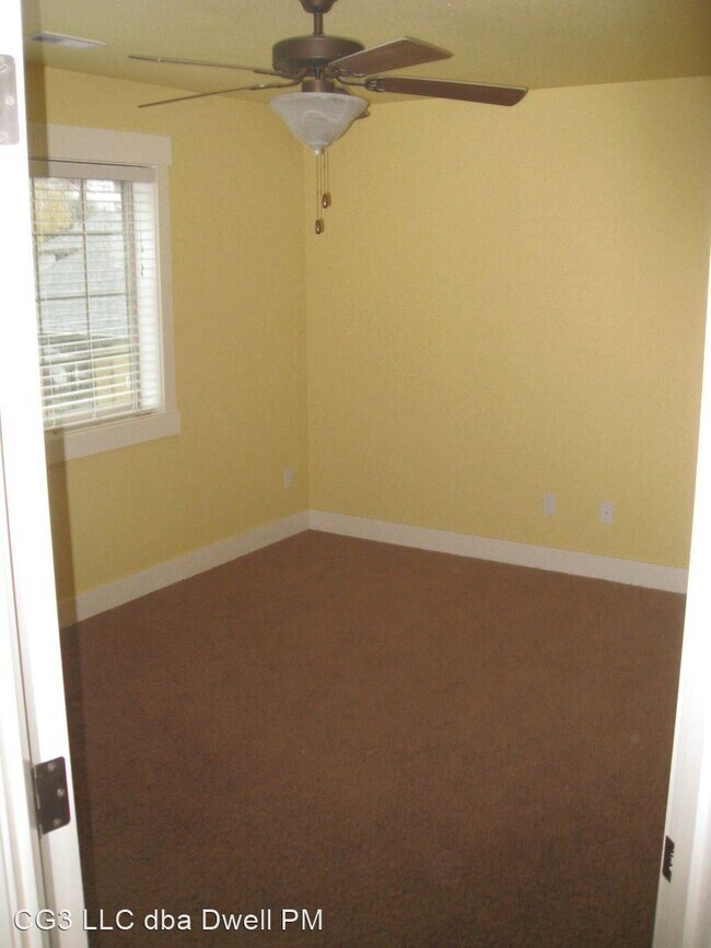 Building Photo - 3 br, 2.5 bath House - 3930 NE Grand Ave.