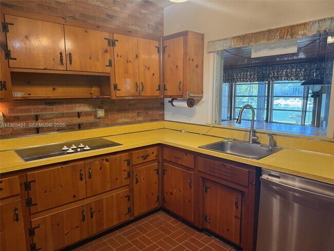 Building Photo - 11820 SW 69th Ct