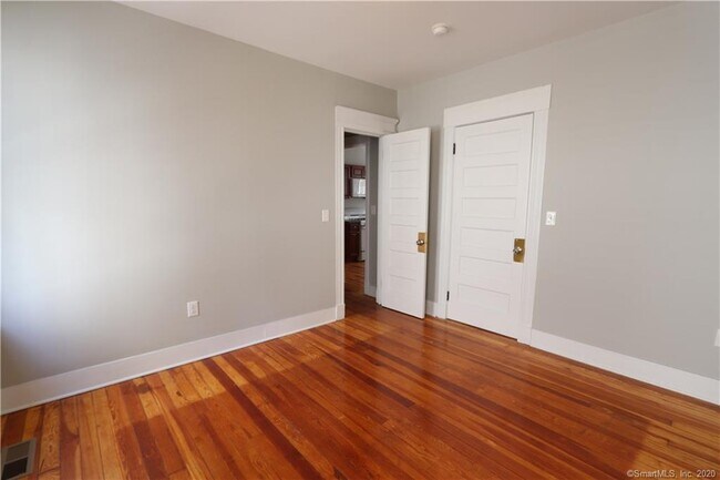 Building Photo - 113 Brownell St