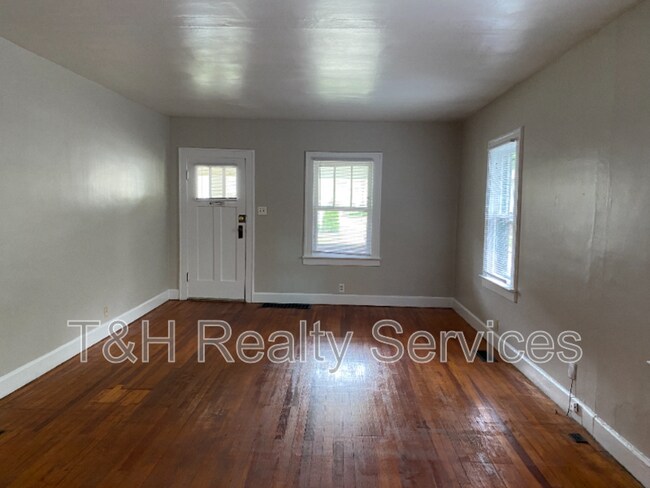 Foto del edificio - 6158 Winthrop Ave
