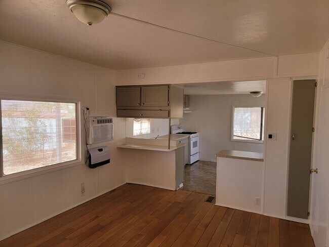 Building Photo - 2 Bedroom, 1 Bathroom in Bullhead City