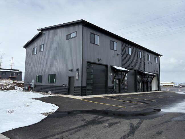Building Photo - 205 Fletching Way