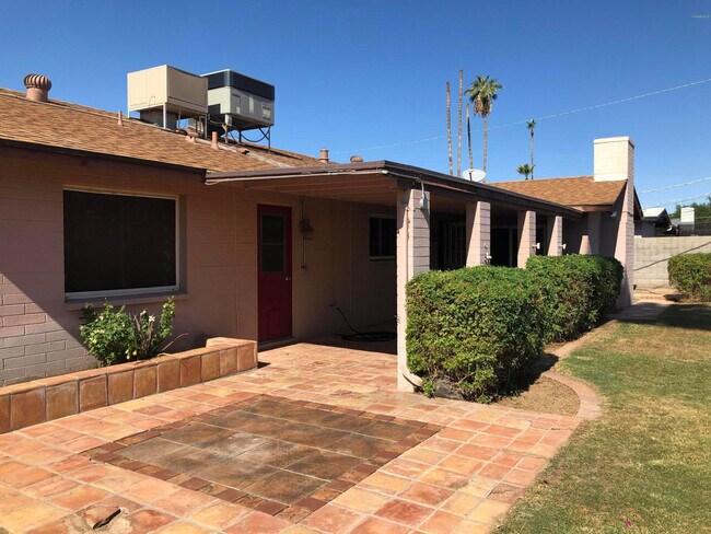 Foto del edificio - 8121 N 16th Dr