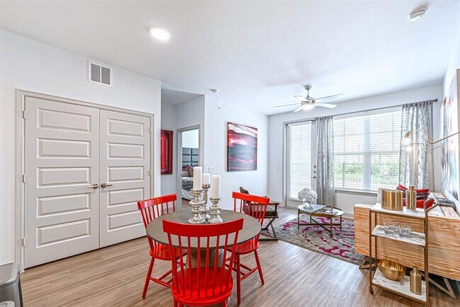 Foto del edificio - 17401 W Lake Houston Pkwy