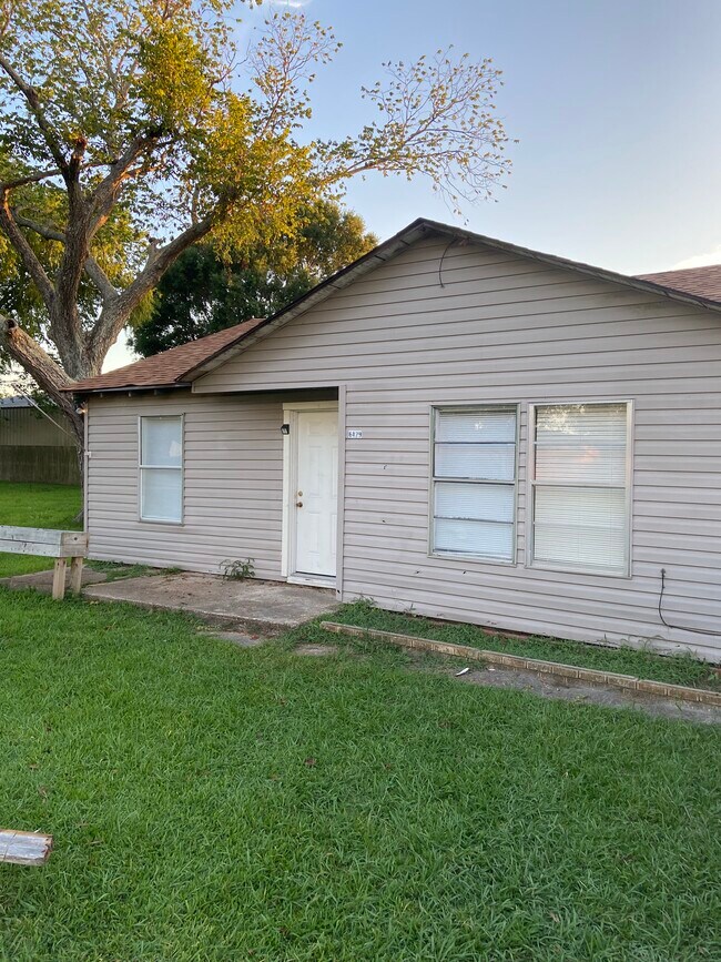 Building Photo - 6429 Garnet Ave