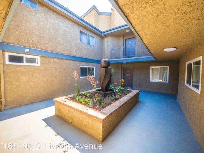 Building Photo - 3 br, 3 bath Apartment - 3327 Livonia Avenue